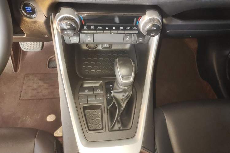 Used Toyota RAV4 2022 2.0L CVT Two-Wheel Drive Fashion Plus Edition
