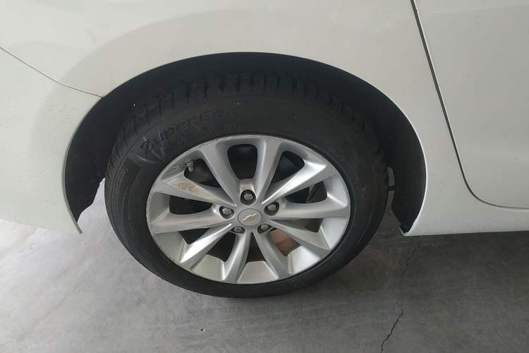 Used Chevrolet Cruze 2017 1.5L Automatic Pioneer Sunroof Edition
