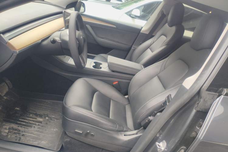 Used Tesla Model Y 2021 Long-Range All-Wheel-Drive Version
