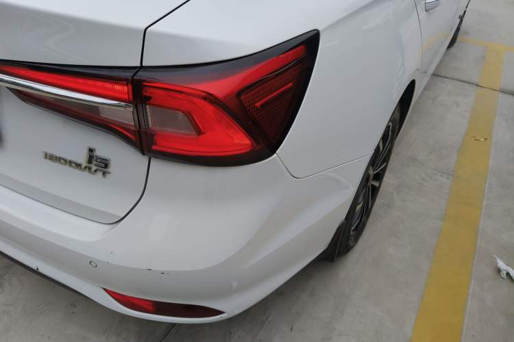 Used Roewe i5 2020 1.5L Automatic 4G Connect Luxury Flagship Edition

