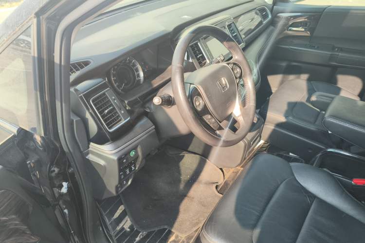 Used Honda Elysion 2016 2.4L Supreme Edition
