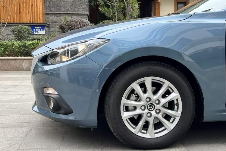 Used Mazda Mazda 3 Axela 2014 Sedan 1.5L Automatic Luxury Model
