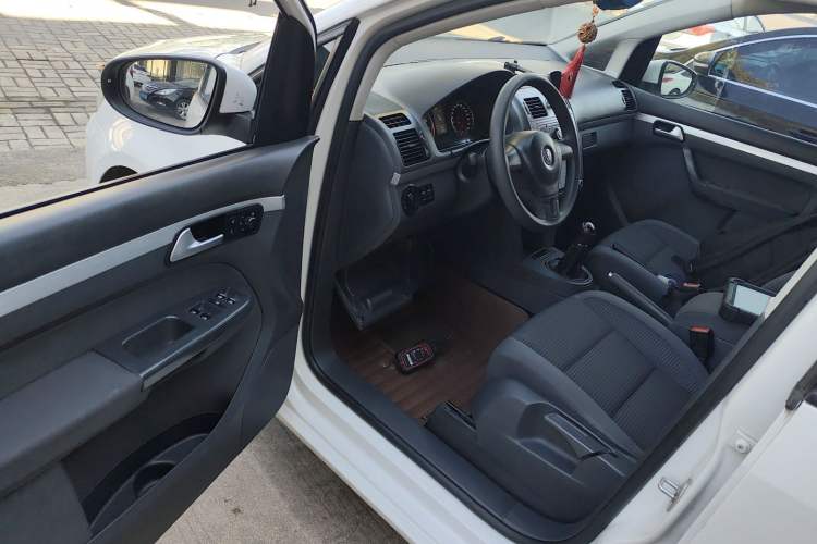 Used Volkswagen Touran 2013 1.4T Manual Fashion Edition 5 Seats
