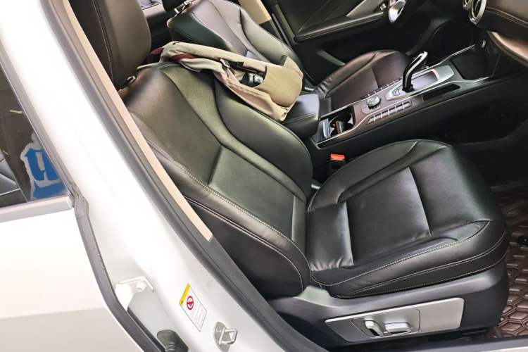 Used Wey VV6 2020 2.0T Two-Wheel Drive Smart Protection+