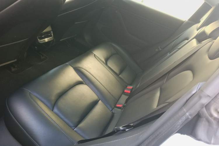 Used Tesla Model 3 2019 Long-Range All-Wheel-Drive Version
