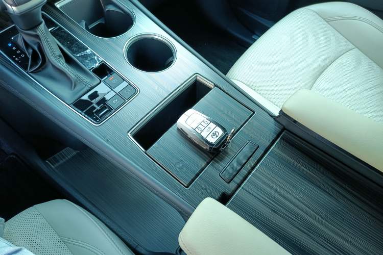 Used Toyota Granvia 2024 2.5L Hybrid Prestige ULTRA Edition