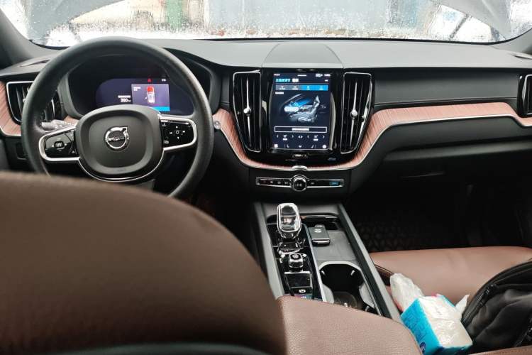 Used Volvo XC60 2022 B5 4x4 Smart Luxury Edition
