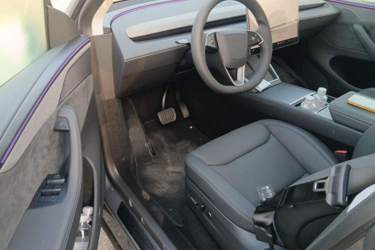 Used Tesla Model Y 2025 Updated Version Long-Range All-Wheel Drive
