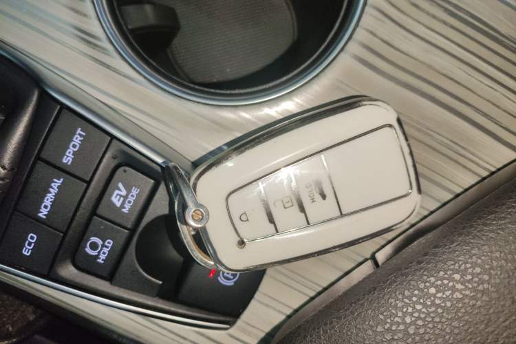 Used Toyota Camry 2018 Dual-Engine 2.5 HG Luxury Edition