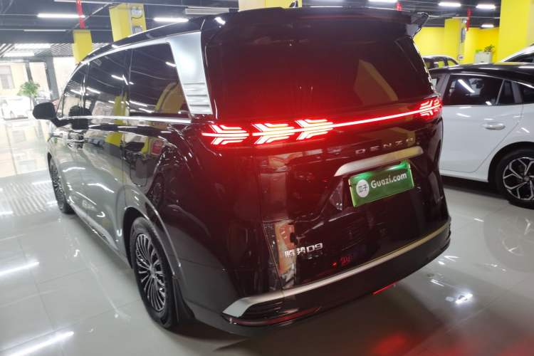 Used Denza D9 2024 EV 600 Four-Wheel-Drive Flagship Model