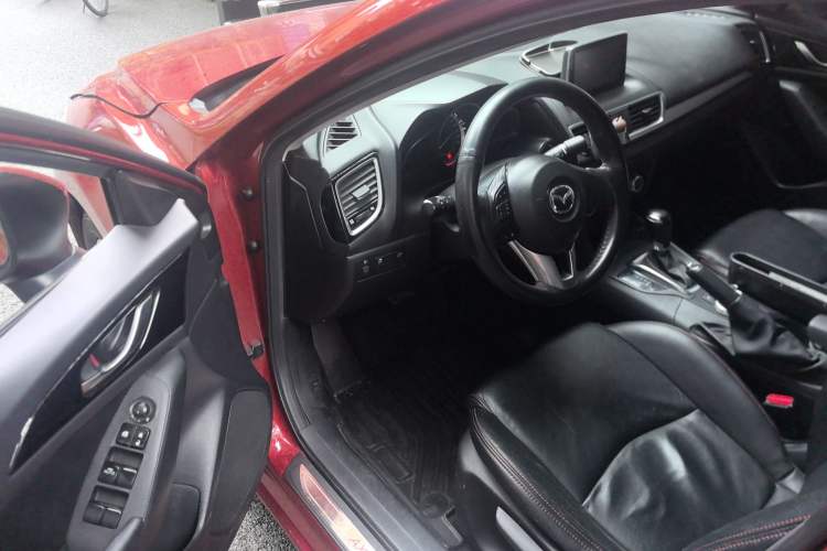 Used Mazda Mazda 3 Axela 2014 Sedan 1.5L Automatic Luxury Model