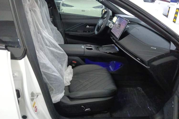 Used  SL03 2025 Range-Extended Elite Version
