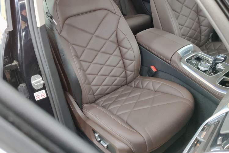 Used BMW X5 2022 xDrive 30Li Luxury M Sport Package
