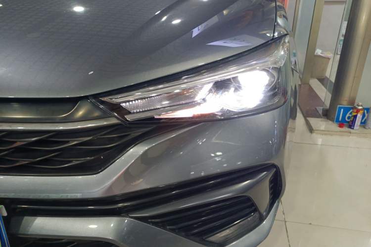 Used Roewe i5 2021 1.5L CVT Black Gold Edition
