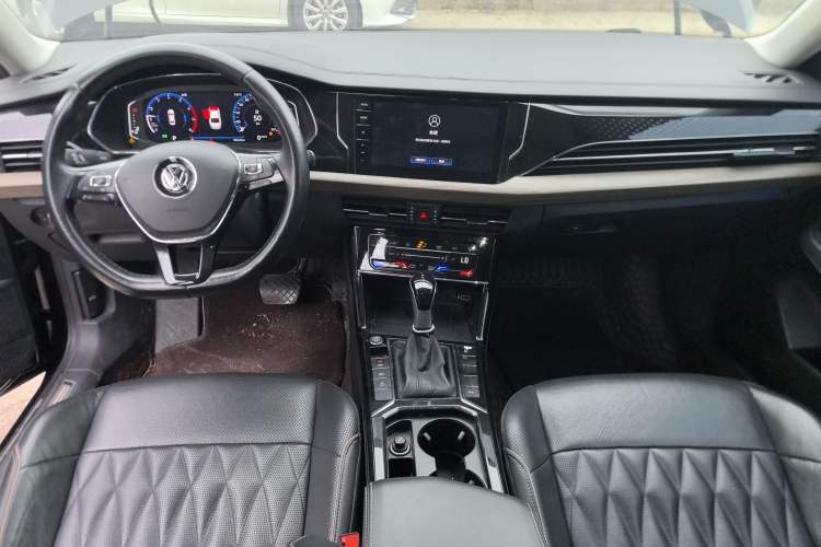 Used Volkswagen Passat 2020 330TSI Luxury Edition China VI
