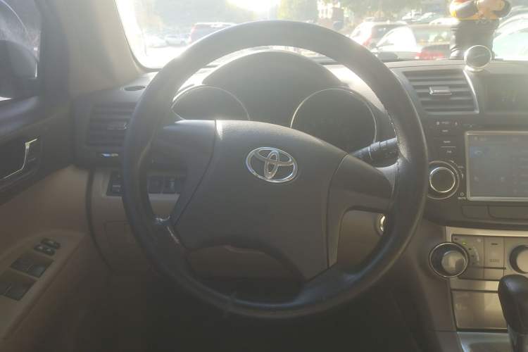 Used Toyota Highlander 2012 2.7L 2WD 5-Seater Elite Edition
