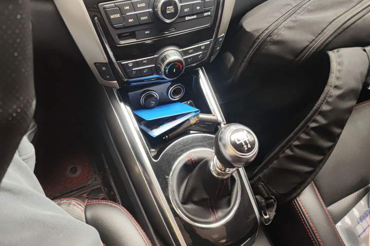 Used Zotye Domy X5 2015 1.5T Manual Luxury Version China IV Standard