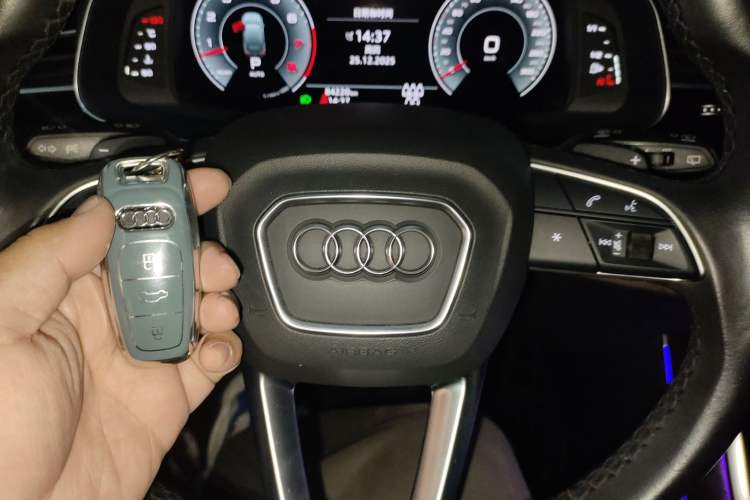 Used Audi Q7 2021 55 TFSI quattro S line Sport model
