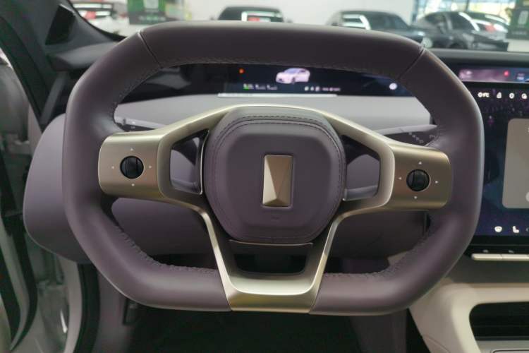 Used  12 2025 Ultra Extended-Range Edition