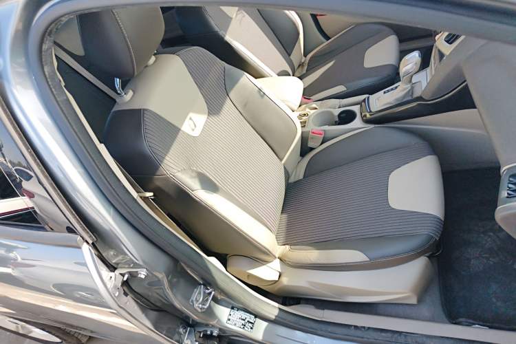 Used Ford Focus 2012 Sedan 1.6L Automatic Fashion Edition