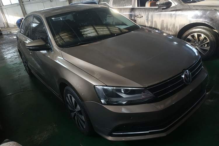 Used Volkswagen Sagitar 2016 230TSI 25th Anniversary Edition
