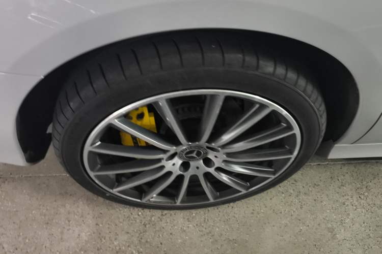 Used Mercedes-Benz E-Class 2019 E 300 L Sporty and Stylish Model
