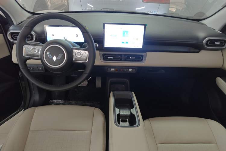 Used Wuling Bingo PLUS 2024 330 km Range Five-Seater Version
