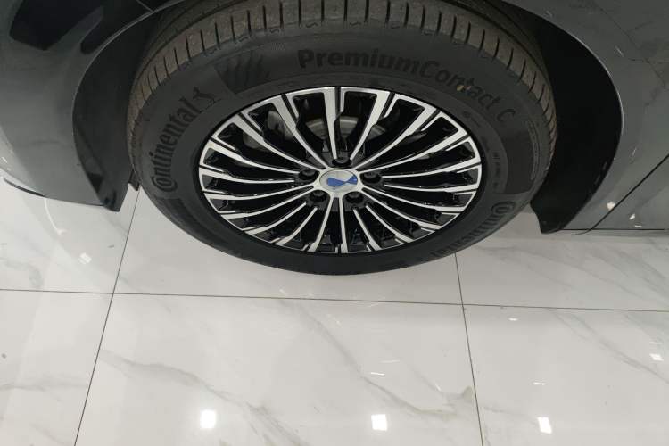 Used Denza D9 2024 DM-i 980 Four-Wheel Drive Prestige Model
