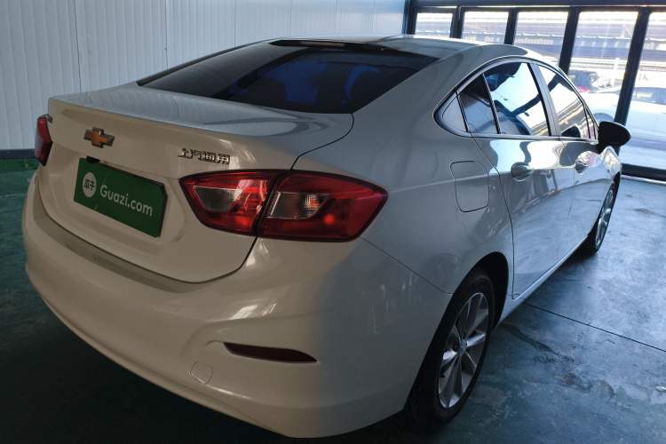 Used Chevrolet Cruze 2017 1.5L Automatic Pioneer Sunroof Edition
