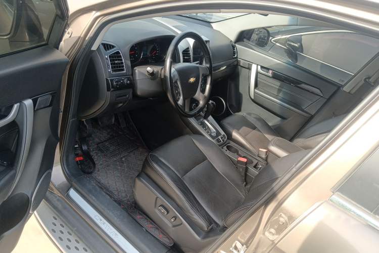 Used Chevrolet Captiva 2017 2.4L 4x4 Flagship Edition 7-Seater
