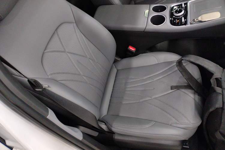 Used  L6 2025 EM-i 60km Launch Edition
