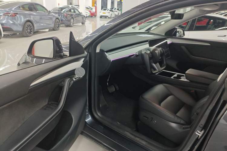 Used Tesla Model Y 2024 Long-Range All-Wheel-Drive Version
