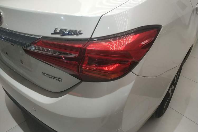 Used Toyota Levin 2017 Revised Dual-Engine 1.8H GS E-CVT Elite Sunroof Version China V Standard
