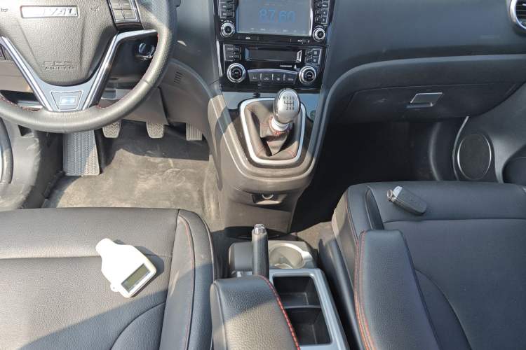 Used Haval H6 2016 Upgraded Model 1.5T Manual Two-Wheel Drive Elite Version
