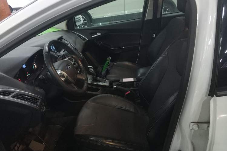 Used Ford Focus 2012 Sedan 1.6L Automatic Fashion Edition
