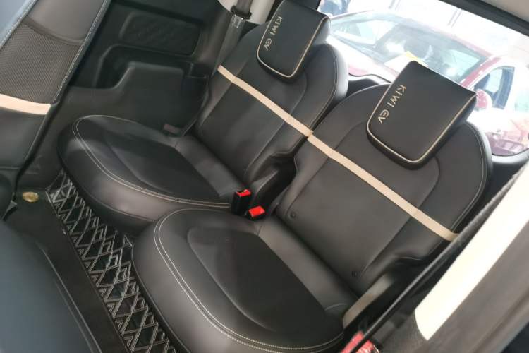 Used Baojun KiWi EV 2021 Artist Model Lithium Iron Phosphate
