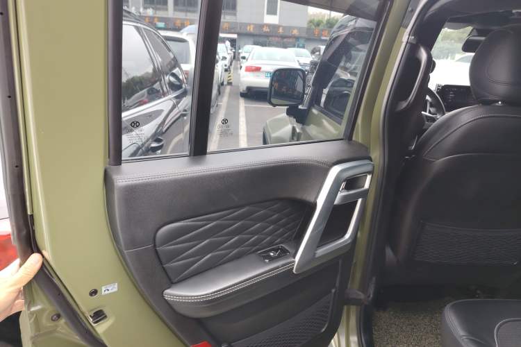 Used Beijing Auto BJ40 2019 2.3T Automatic Four-Wheel Drive Shengshi Huazhang Edition China VI Emission Standard
