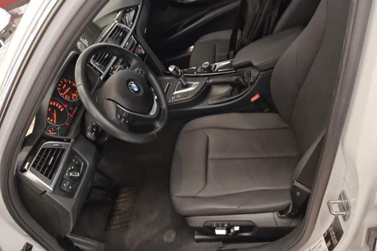 Used BMW 3 Series 2017 320Li Fashion Model
