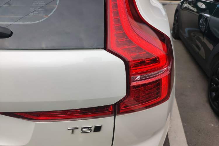 Used Volvo XC60 2019 T5 4x4 Smart Edition China VI Standard
