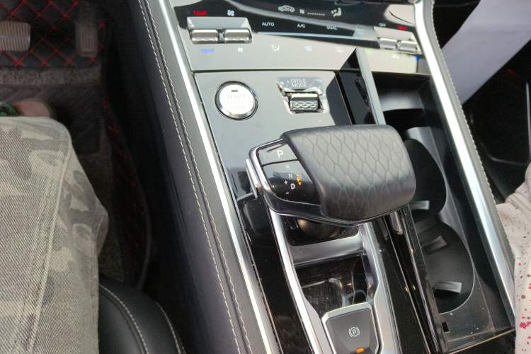 Used Changan CS85 COUPE 2019 1.5T DCT Luxury Version China VI Standard