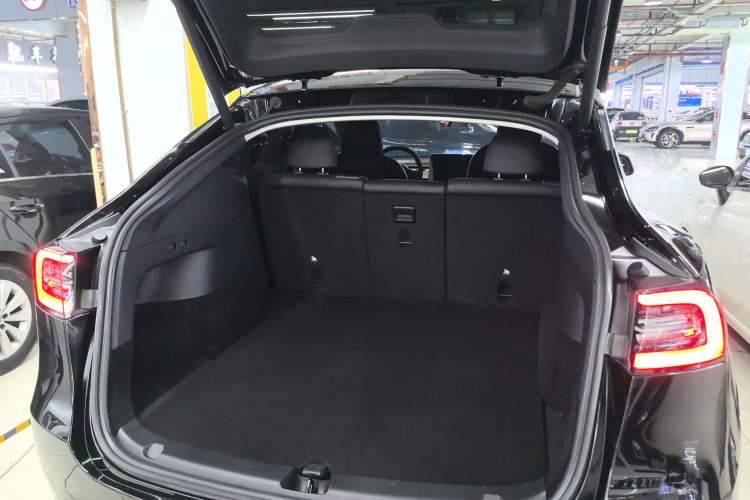 Used Tesla Model Y 2021 Long-Range All-Wheel-Drive Version
