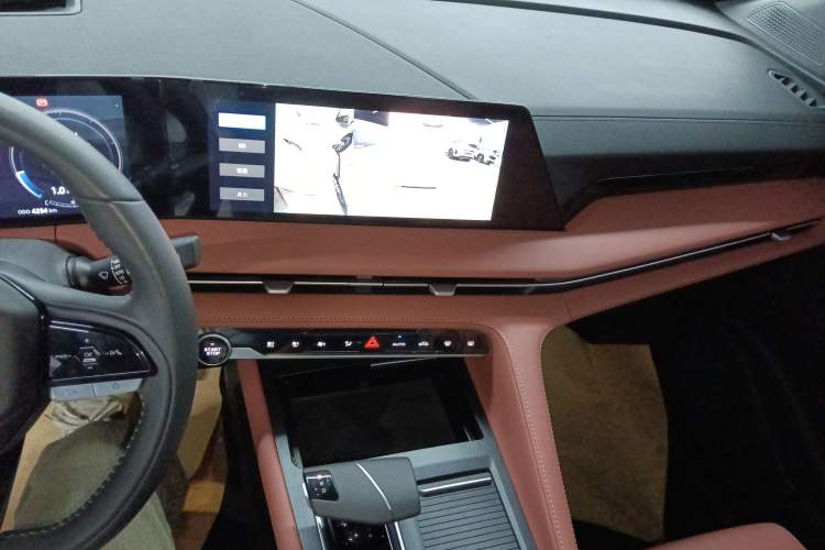 Used Changan CS75 PLUS 2024 3rd Generation Champion Edition 2.0T Intelligent Drive Performance Model
