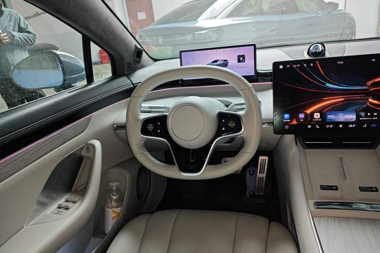 Used Hima Luxeed S7 2025 855 km Max