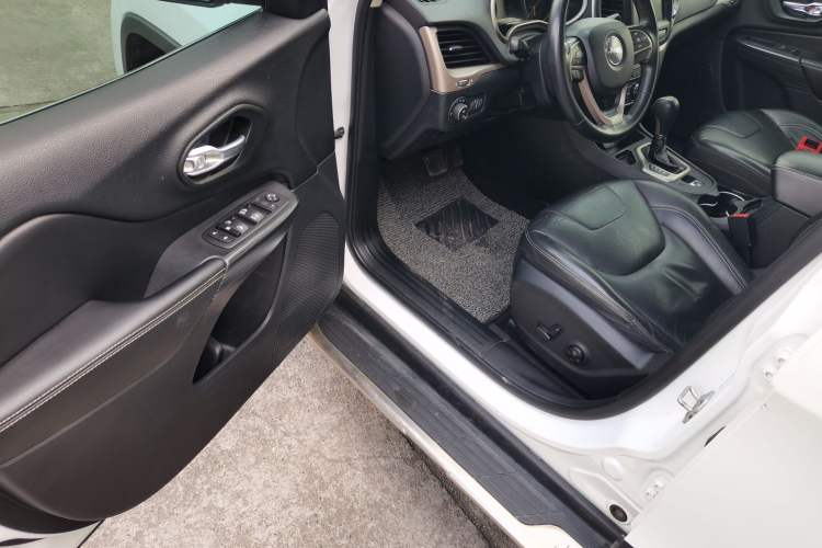 Used  Cherokee 2017 2.0L Superior Edition
