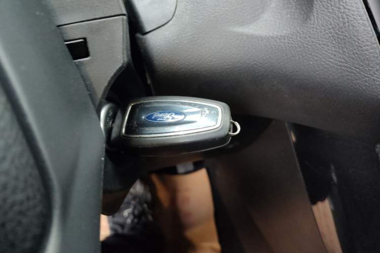 Used Ford Focus 2017 Sedan 1.6L Automatic Fashion Edition Smart Drive Version
