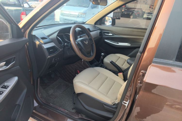 Used Wuling Hongguang 2019 1.5L S Comfort Edition China VI LAR
