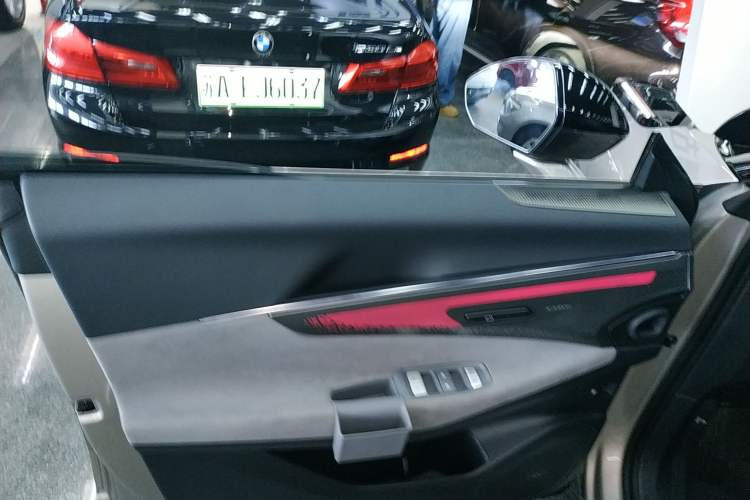 Used Lynk & Co 08 EM-P 2023 120km Long-Range Halo
