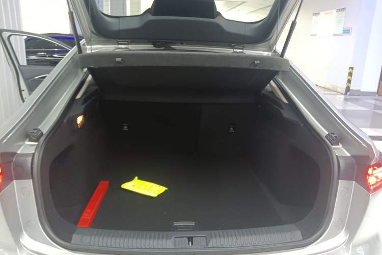 Used Bestune B70 2023 Third Generation 1.5T Automatic Enjoyment Version 70th Anniversary Edition