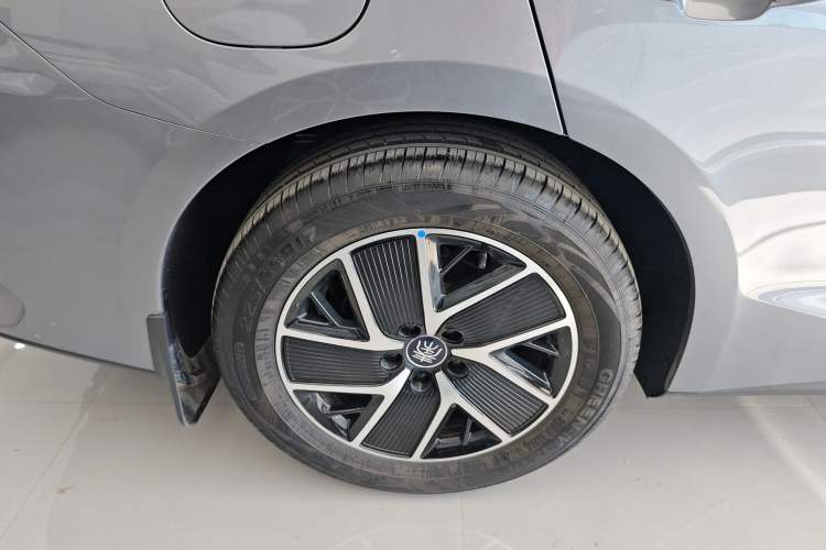 Used BYD Qin L 2025 DM-i Smart Drive 120KM Superior Model
