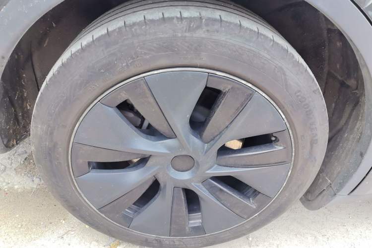 Used Tesla Model Y 2023 Rear-Wheel-Drive Version
